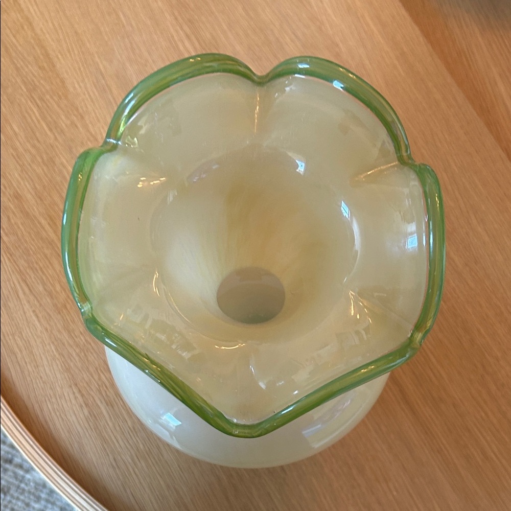 Elegant Green and Pale Yellow Glass Vase - Picture 2 of 7
